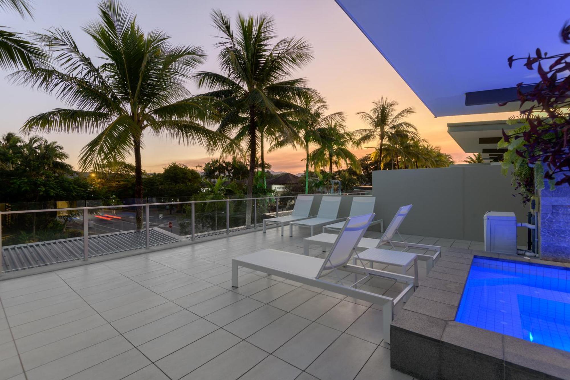 Coconut Grove Aparthotel Port Douglas Buitenkant foto