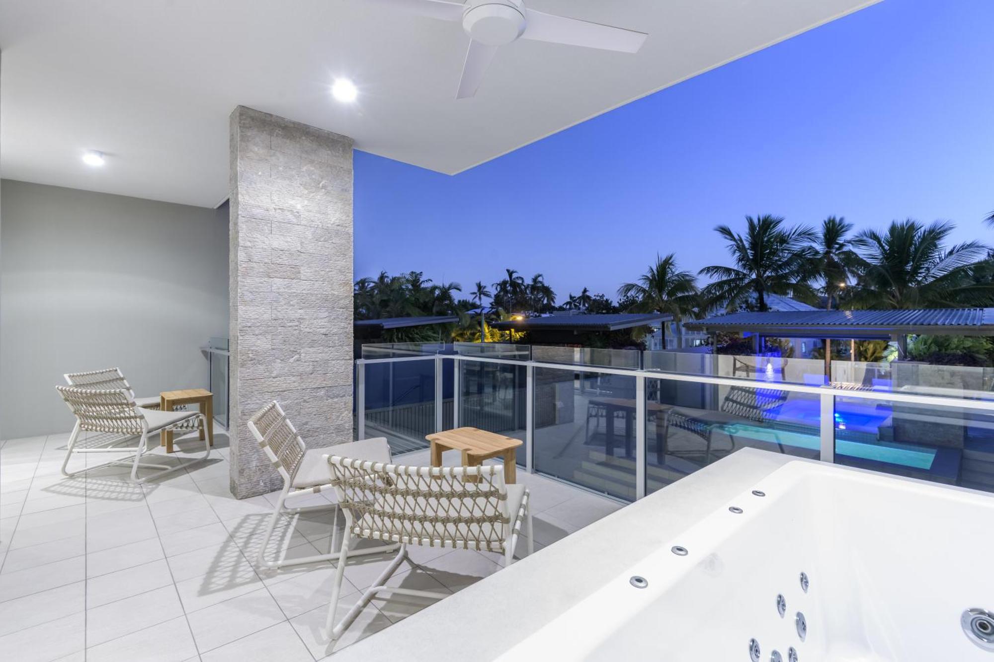Coconut Grove Aparthotel Port Douglas Buitenkant foto