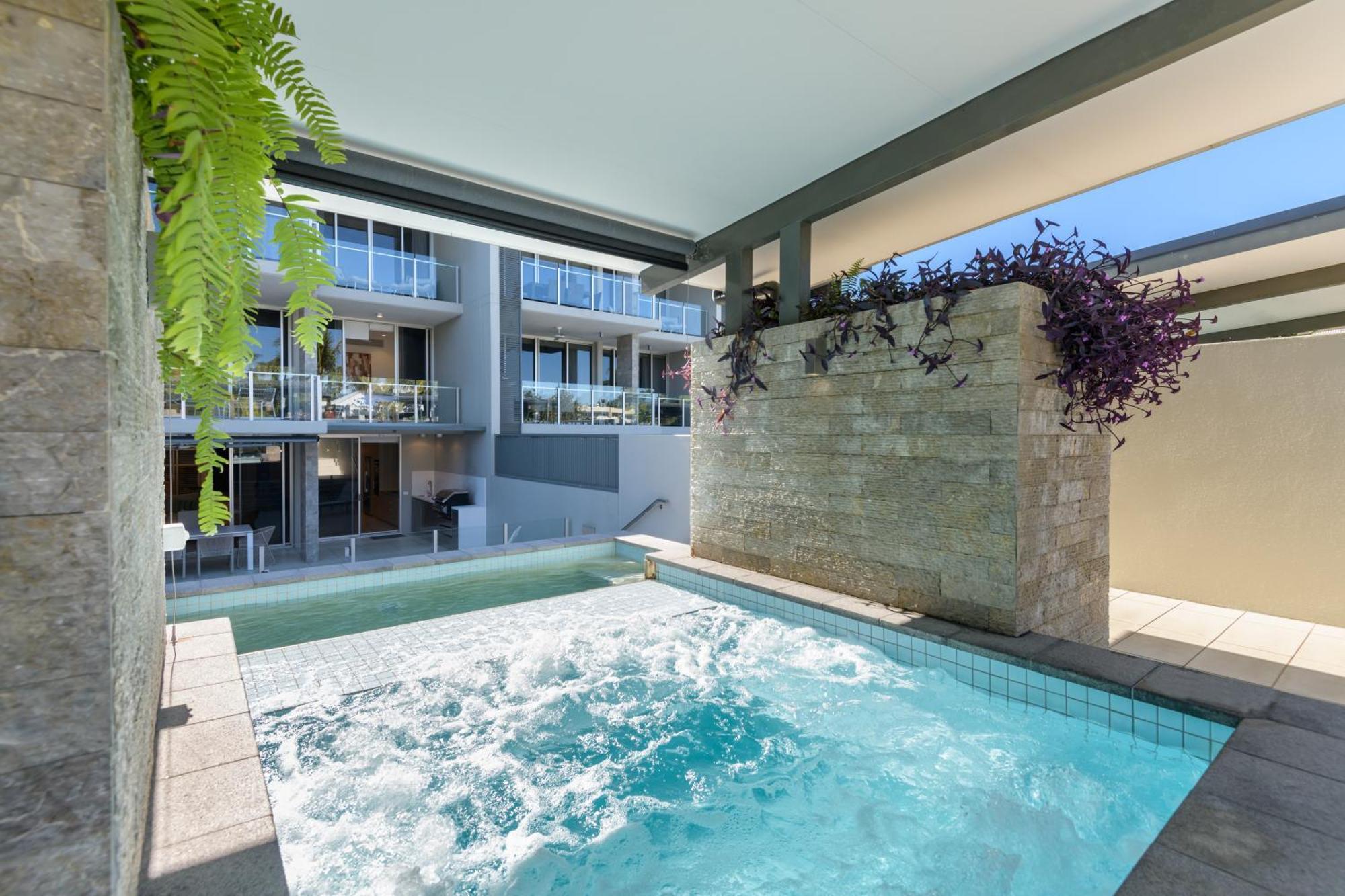 Coconut Grove Aparthotel Port Douglas Buitenkant foto