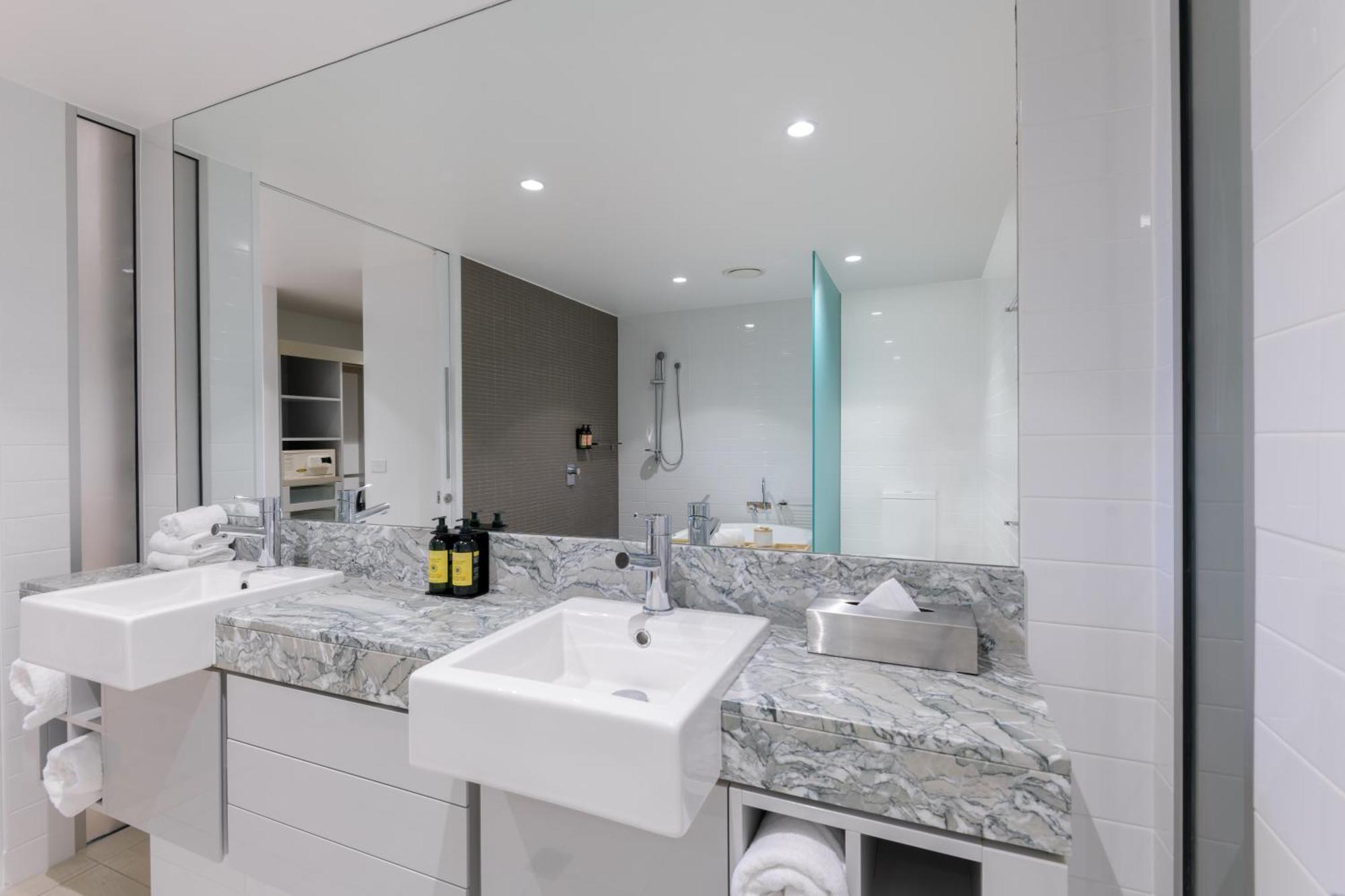 Coconut Grove Aparthotel Port Douglas Buitenkant foto