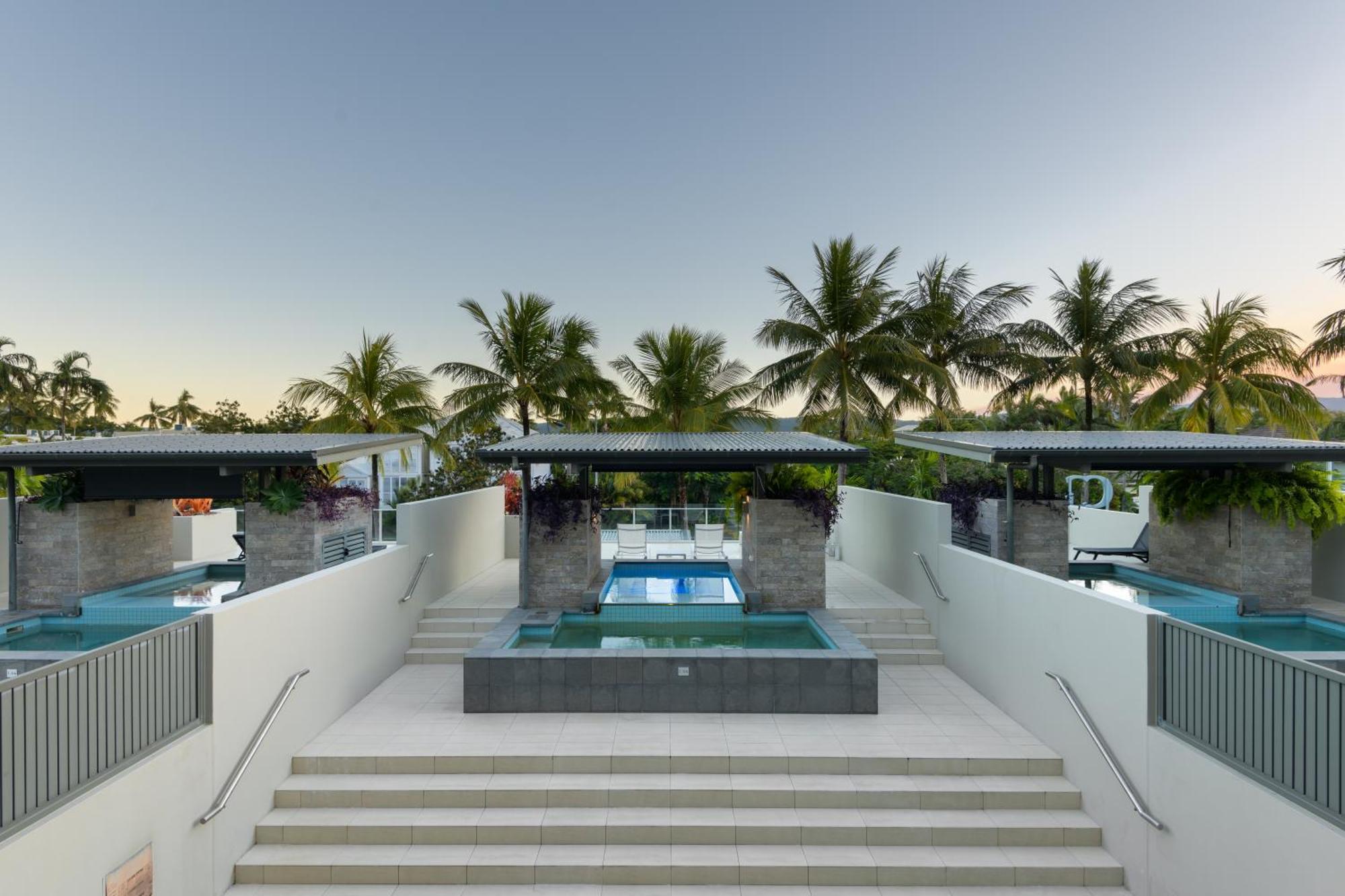 Coconut Grove Aparthotel Port Douglas Buitenkant foto