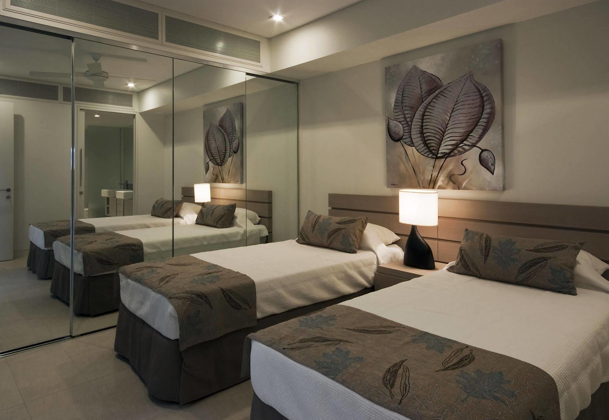Coconut Grove Aparthotel Port Douglas Buitenkant foto