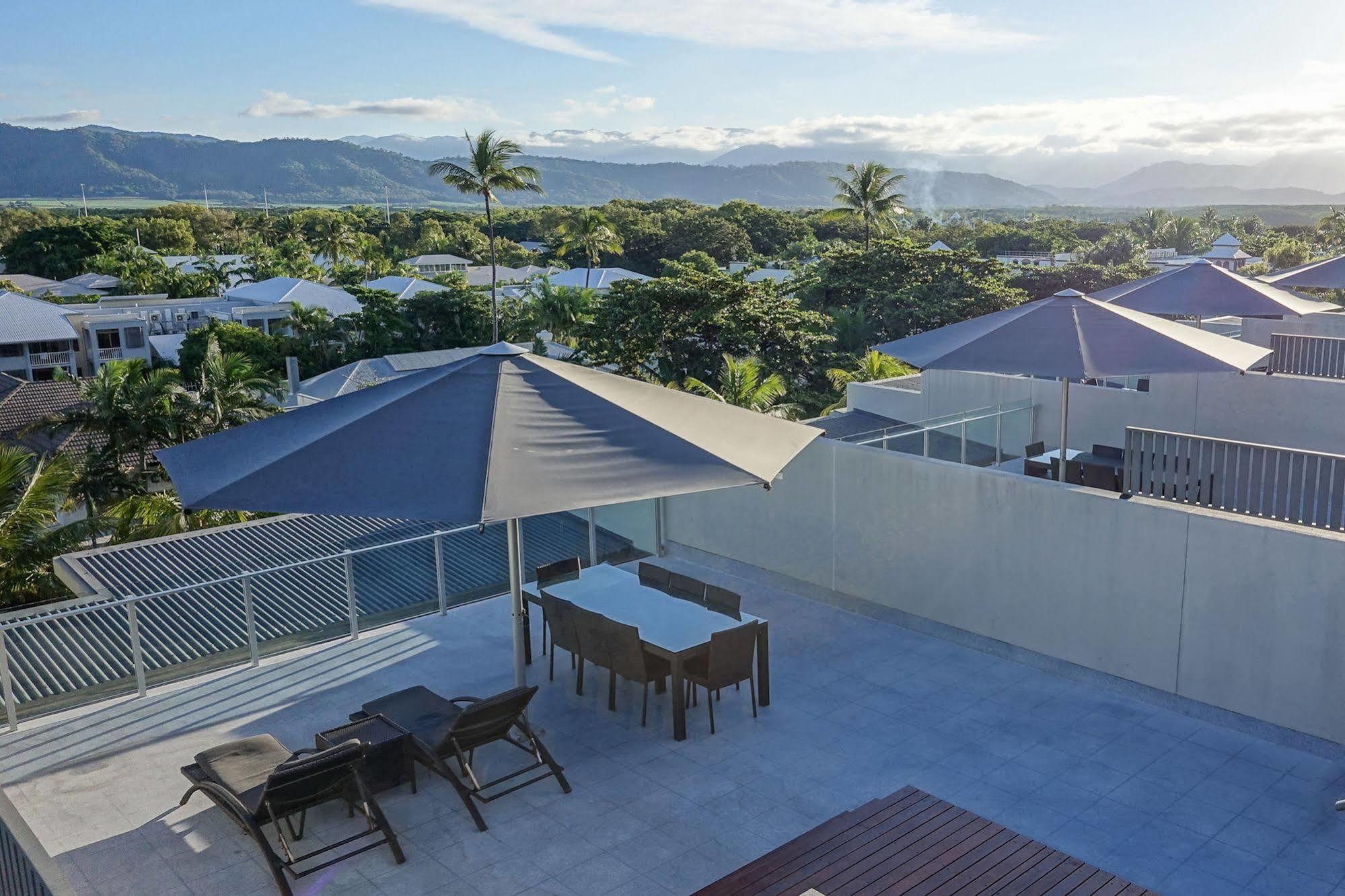 Coconut Grove Aparthotel Port Douglas Buitenkant foto
